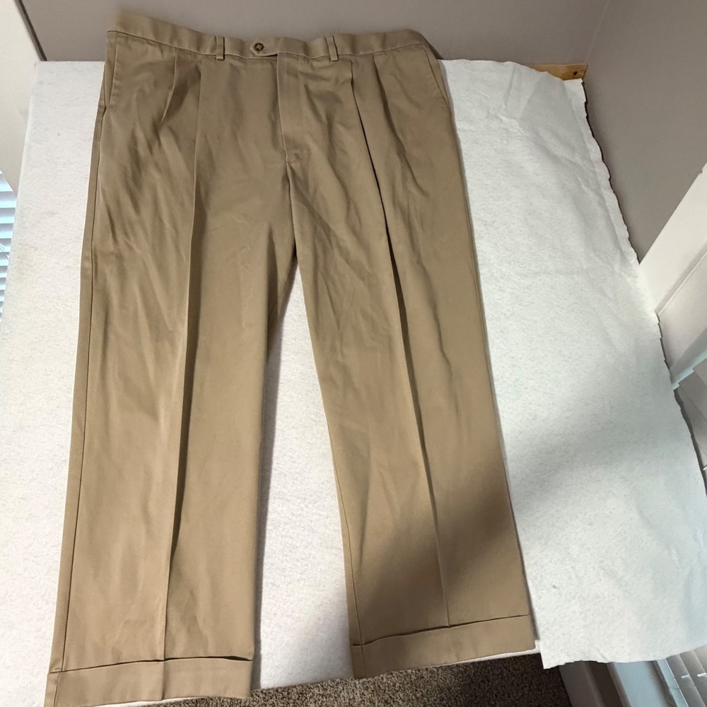 Roundtree & Yorke TravelSmart Khaki Pleated Dress Pants Mens 48x30 Tan Cuffed